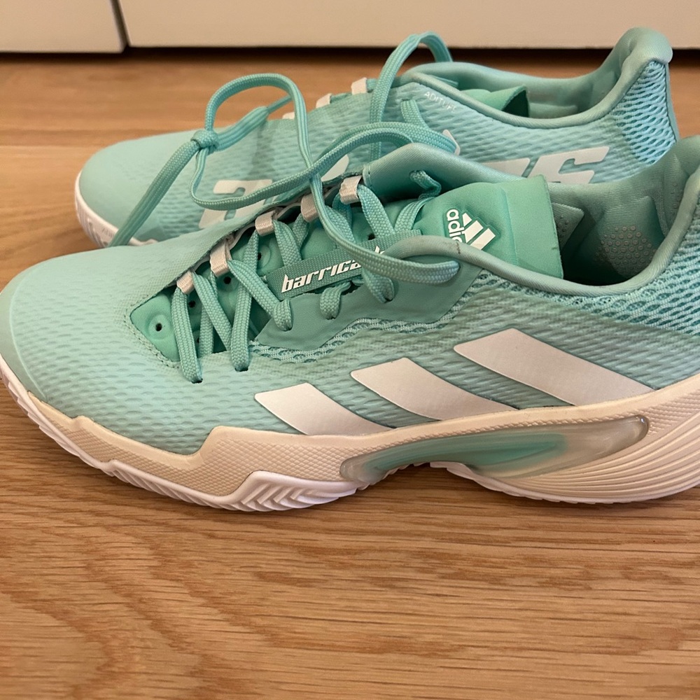 Adidas tennis court shoes